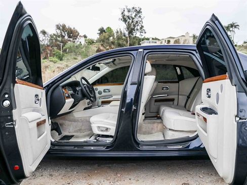 Used 2012 Rolls-Royce Ghost RWD image 16