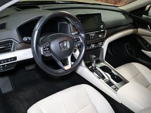 Used 2018 Honda Accord Touring image 21