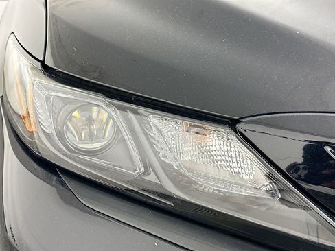 Used 2023 Toyota Camry SE image 9