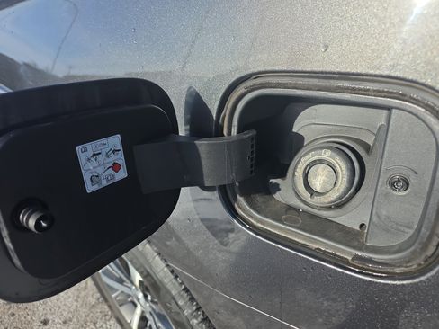 Used 2018 Ford Expedition Max XLT image 14