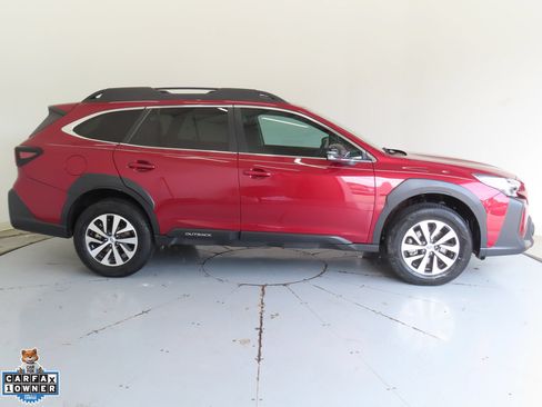 Used 2025 Subaru Outback Premium AWD/4WD image 2