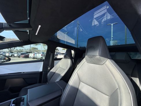 Used 2024 Tesla Cybertruck AWD Crew Cab image 25