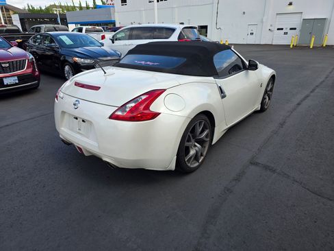 Used 2014 Nissan 370Z Touring w/ Sport Package RWD image 5