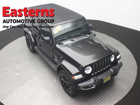 Used 2022 Jeep Wrangler Unlimited Sahara w/ Cold Weather Group AWD/4WD image 3