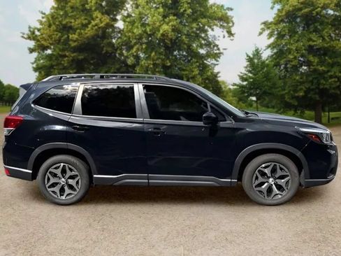 Used 2019 Subaru Forester Premium w/ All-Weather Package AWD/4WD image 9