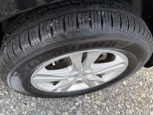 Used 2011 Hyundai Santa Fe Limited w/ Navigation Pkg 4 image 17