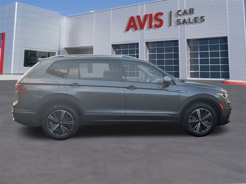 Used 2024 Volkswagen Tiguan SE image 5