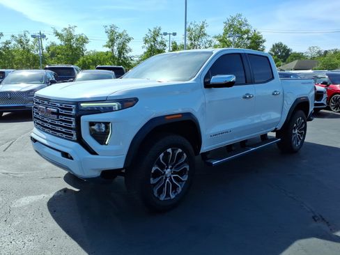 Used 2025 GMC Canyon Denali AWD/4WD image 3
