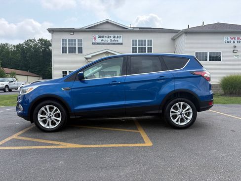 Used 2017 Ford Escape SE w/ SE Cold Weather Package FWD image 1
