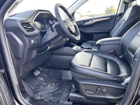 Used 2022 Ford Escape Titanium image 9