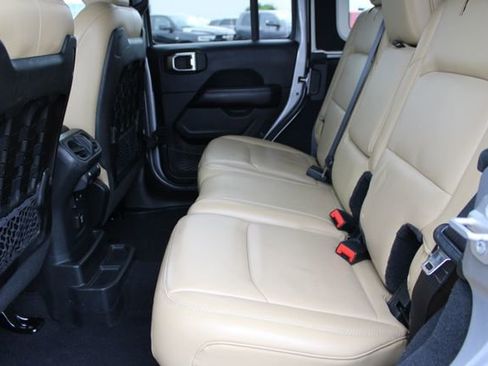 Used 2018 Jeep Wrangler Unlimited Rubicon w/ LED Lighting Group AWD/4WD image 37