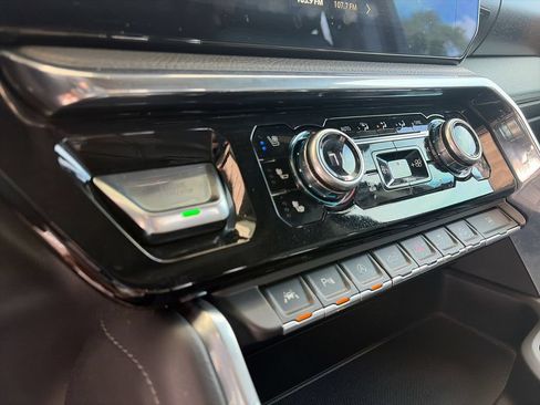 Used 2024 GMC Sierra 1500 Denali w/ Technology Package AWD/4WD image 22