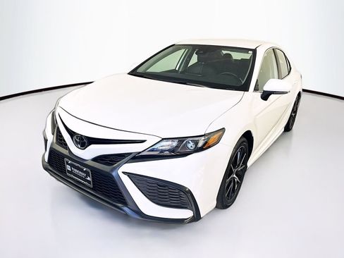 Used 2024 Toyota Camry SE FWD image 3