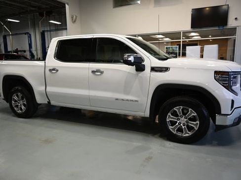 Used 2022 GMC Sierra 1500 SLT w/ SLT Convenience Package AWD/4WD image 4