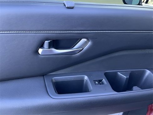 Used 2025 Nissan Pathfinder SL image 25