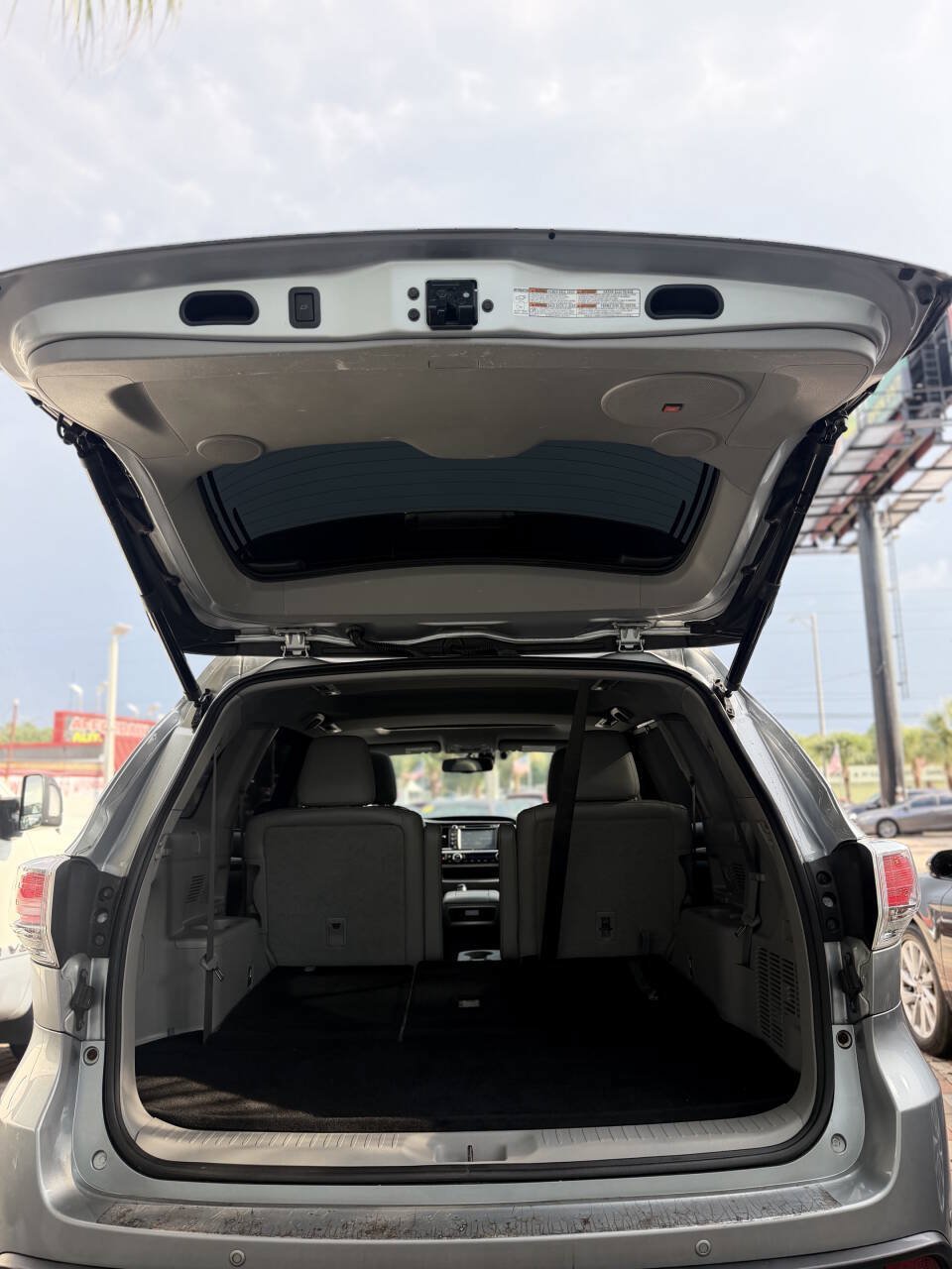 Used 2016 Toyota Highlander Limited w/ Driver Technology Package FWD image 8