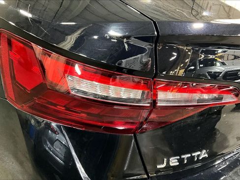 Used 2022 Volkswagen Jetta SE FWD image 29
