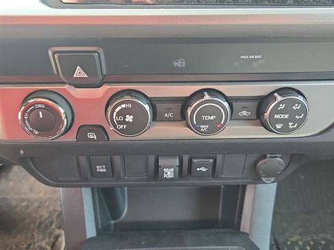 Used 2020 Toyota Tacoma SR5 AWD/4WD image 24