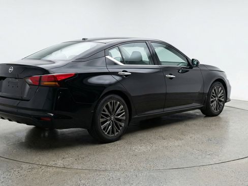 Used 2025 Nissan Altima 2.5 SV FWD image 9