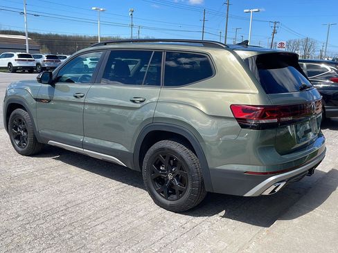 Used 2025 Volkswagen Atlas Peak Edition SE image 6