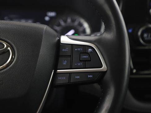 Used 2022 Toyota Highlander XLE image 30