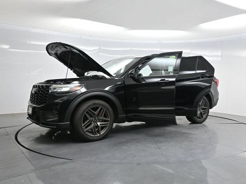 Used 2025 Ford Explorer ST-Line w/ Premium Package AWD/4WD image 39