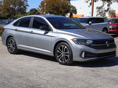 Used 2023 Volkswagen Jetta Sport image 2
