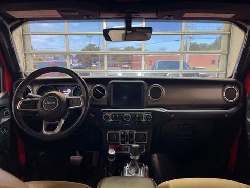 Used 2018 Jeep Wrangler Unlimited Rubicon w/ Dual Top Group AWD/4WD image 11