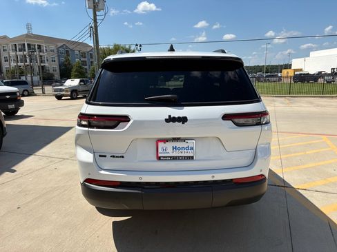 Used 2021 Jeep Grand Cherokee L Laredo AWD/4WD image 7