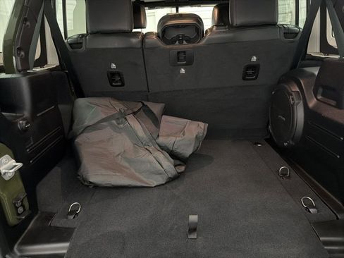 Used 2022 Jeep Wrangler Unlimited Rubicon w/ Cold Weather Group image 25