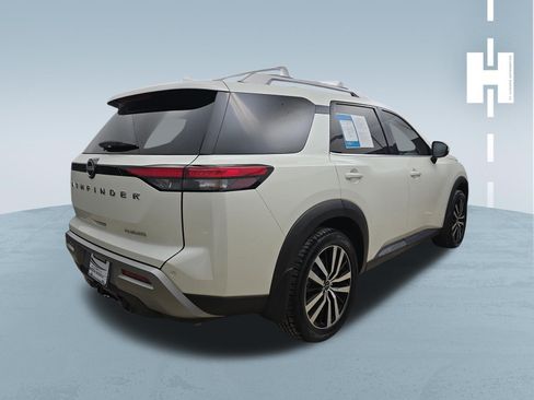 Used 2024 Nissan Pathfinder Platinum w/ Cargo Package FWD image 4