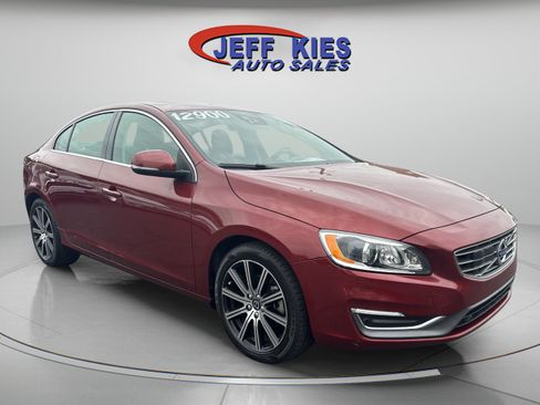 Used 2016 Volvo S60 T5 Inscription Platinum w/ Climate Package FWD image 3