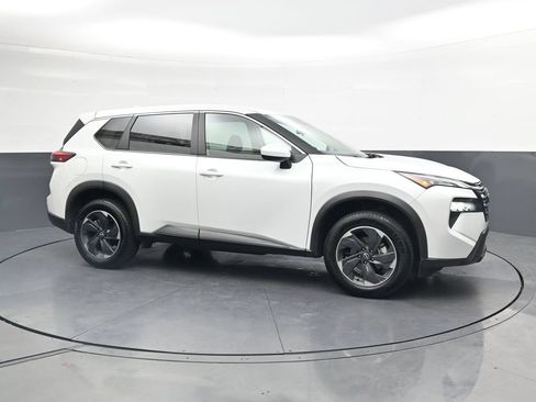 Used 2025 Nissan Rogue SV FWD image 4