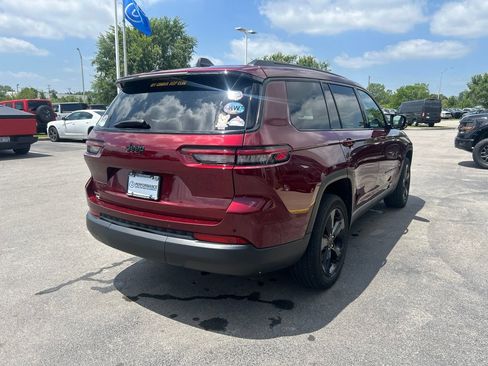 Used 2023 Jeep Grand Cherokee L Laredo AWD/4WD image 3