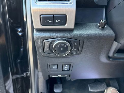 Used 2017 Ford F250 Platinum w/ Platinum Ultimate Package AWD/4WD image 17