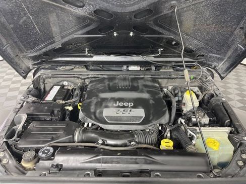 Used 2013 Jeep Wrangler Unlimited Sport image 33