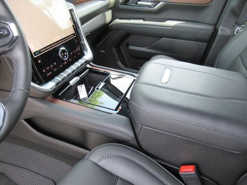 Certified 2025 GMC Yukon Denali AWD/4WD image 16