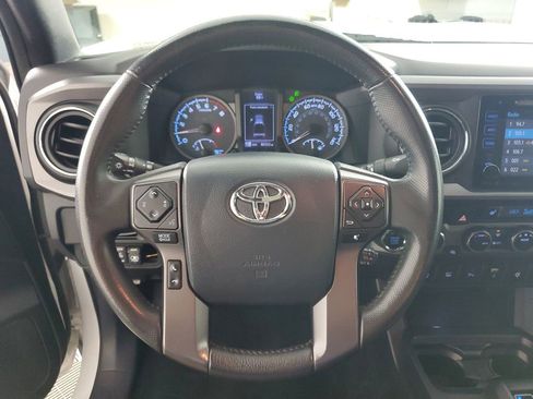 Used 2017 Toyota Tacoma SR image 22