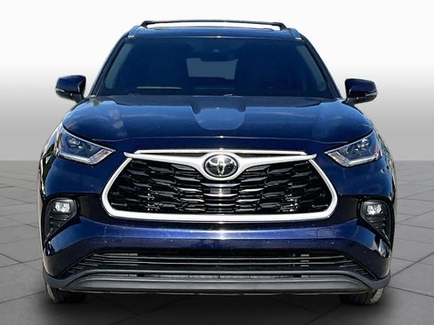 Used 2021 Toyota Highlander XLE FWD image 4