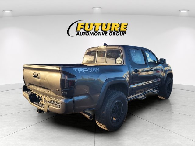 Used 2016 Toyota Tacoma TRD Off-Road AWD/4WD image 3