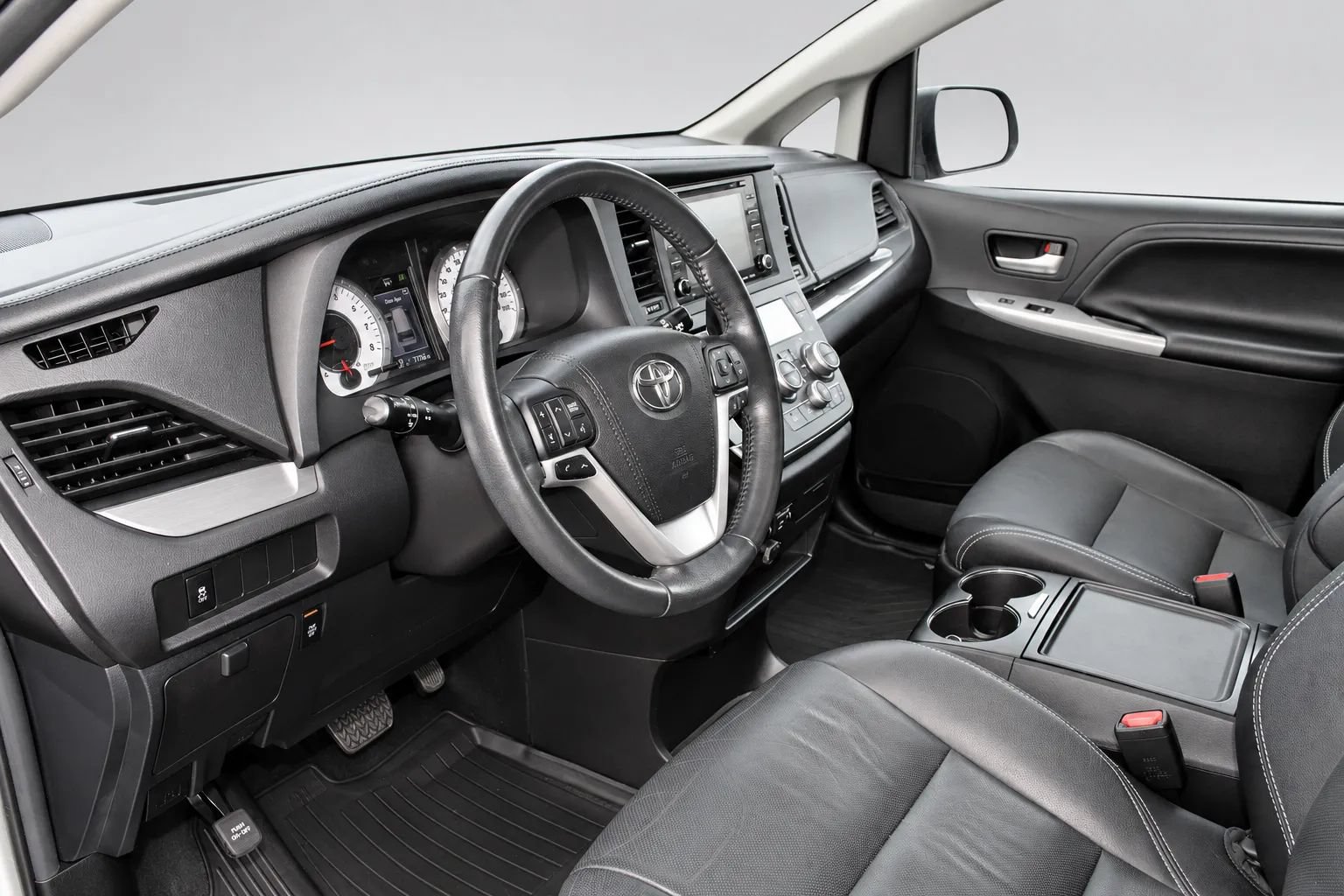 Used 2018 Toyota Sienna SE w/ SE Preferred Package FWD image 12