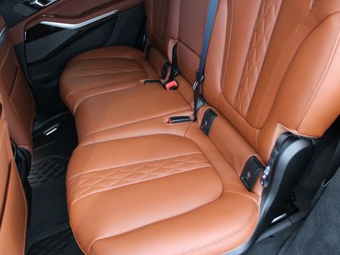 Used 2025 BMW X7 M60i image 19