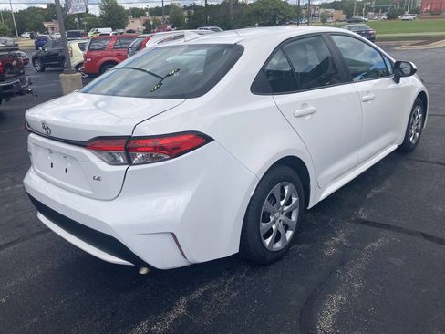 Used 2022 Toyota Corolla LE image 3