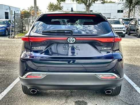 Used 2024 Toyota Venza LE image 5