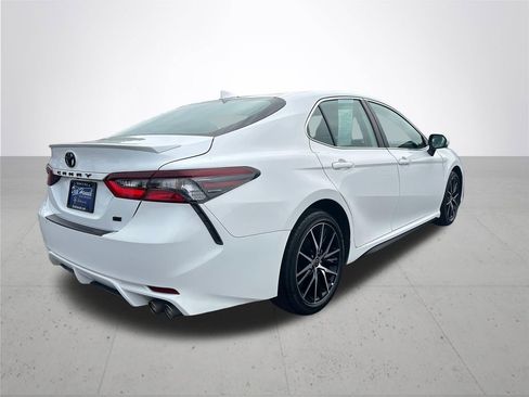 Used 2023 Toyota Camry SE w/ Cold Weather Package FWD image 7