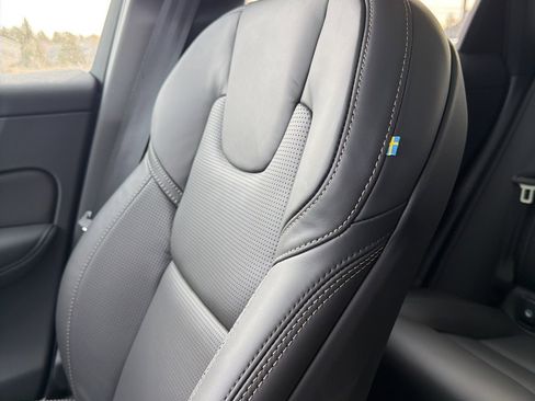 New 2026 Volvo XC60 B5 Ultra w/ Climate Package image 31