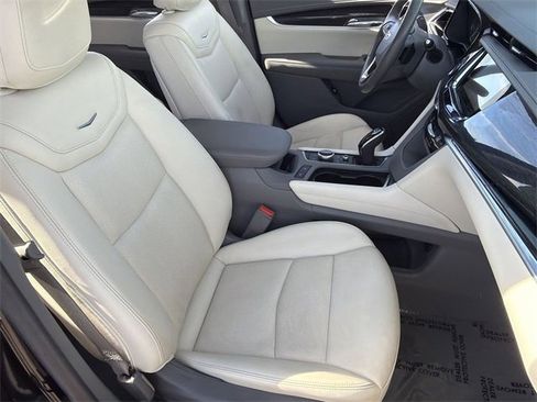 Used 2021 Cadillac XT6 Premium Luxury image 11