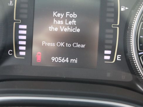 Used 2020 Jeep Cherokee Latitude Plus FWD image 19