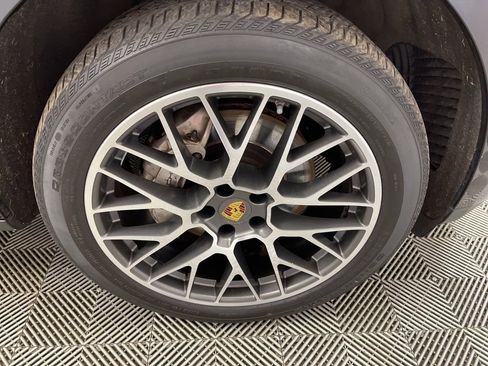 Used 2018 Porsche Macan S image 39