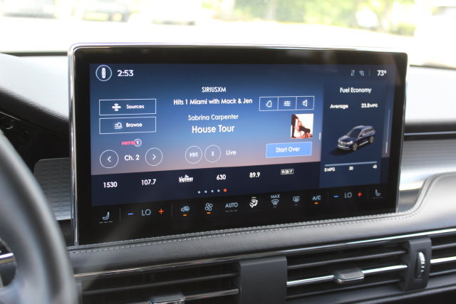 Certified 2023 Lincoln Corsair AWD image 22